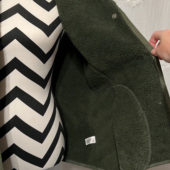 Denim & Co. Hunter Green Faux Shearling Button Front Vest Size Medium - Picture 2 of 13